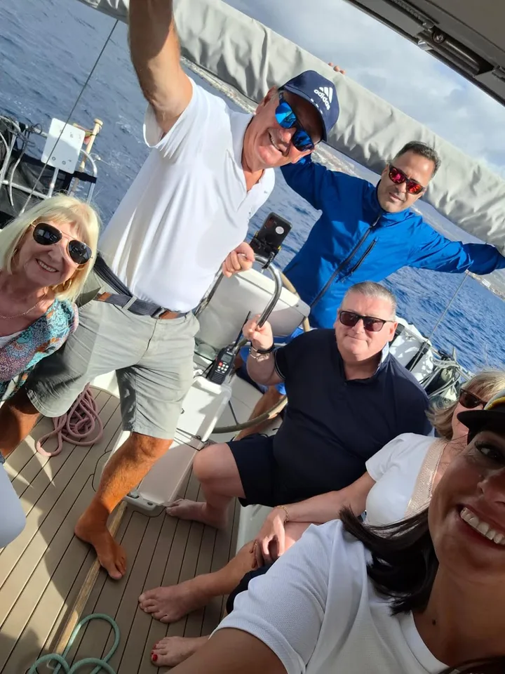 Charter a Vela Golf del Sur
