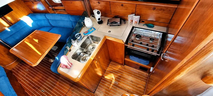 Charter a Vela Golf del Sur