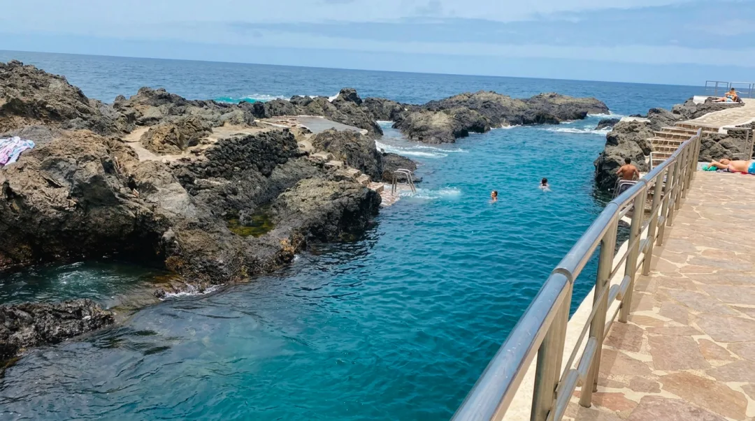 Piscinele naturale din Garachico: înot în bazinele de lavă vulcanică din Tenerife